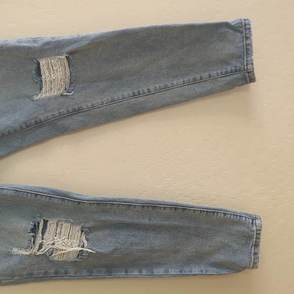 Missguided Riot High Rise Mom Distressed Denim Jean Loose Fit - Size 4 - Picture 4 of 12